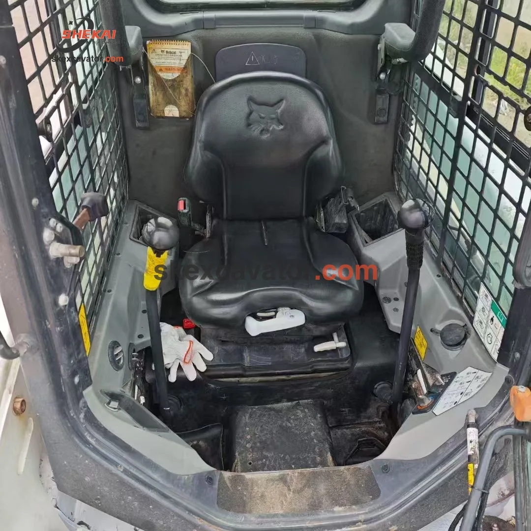 Used Bobcat S550 Skid Steer Loader with Hydraulic Rotary Broom for sale - photo 5