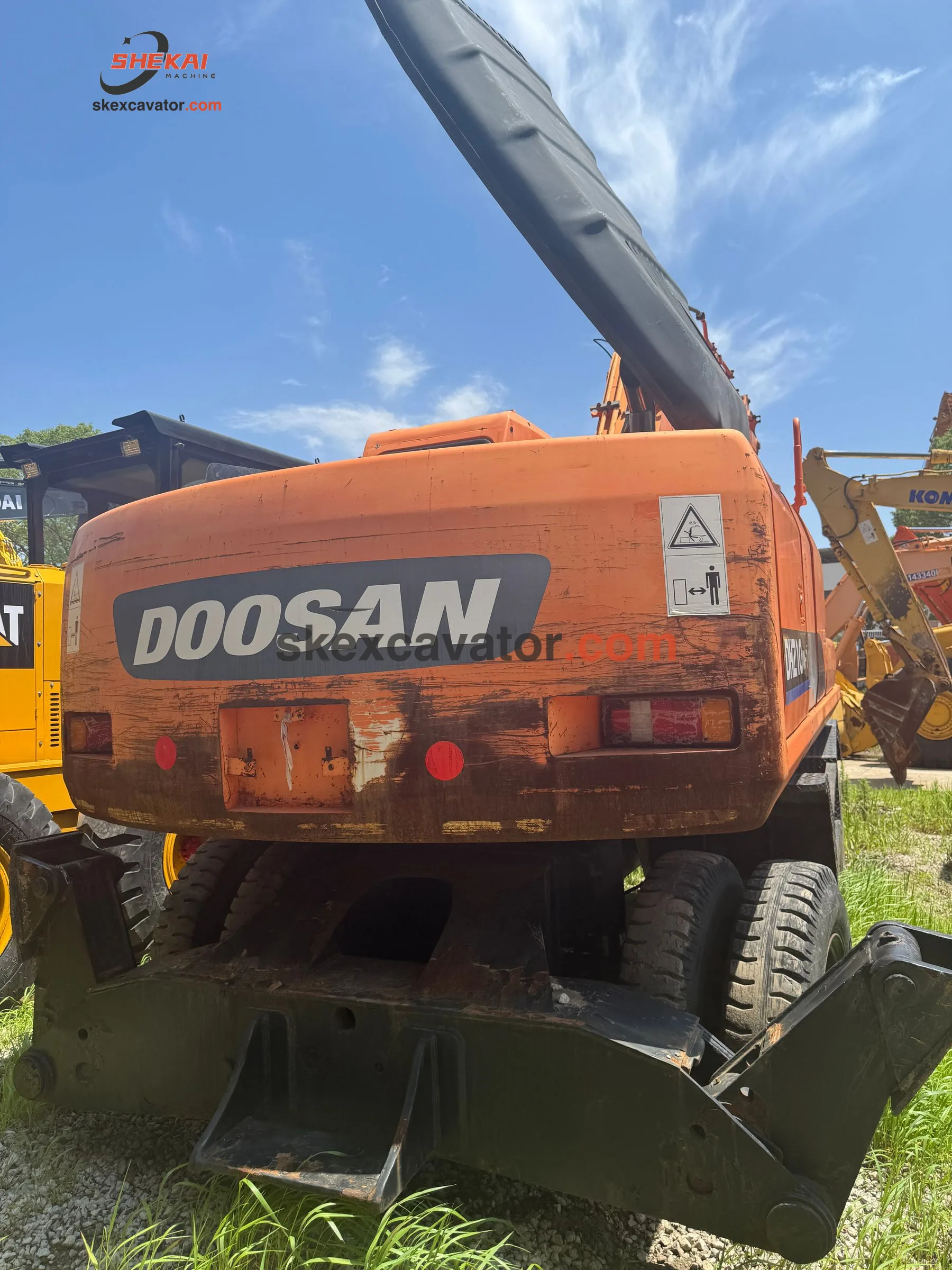 Used Doosan DH210W-7 Wheeled Excavator for sale - photo 2