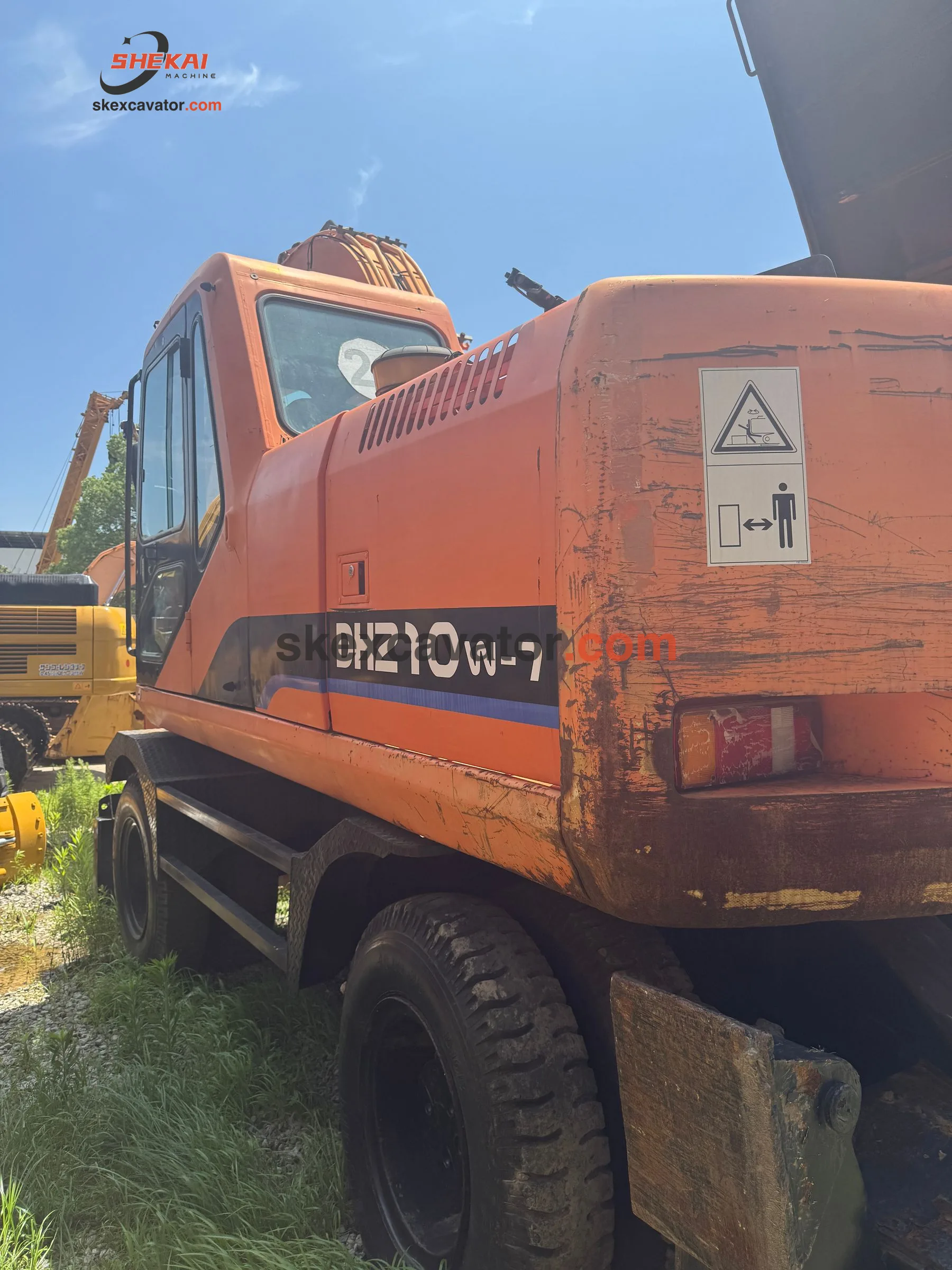 Used Doosan DH210W-7 Wheeled Excavator for sale - photo 3