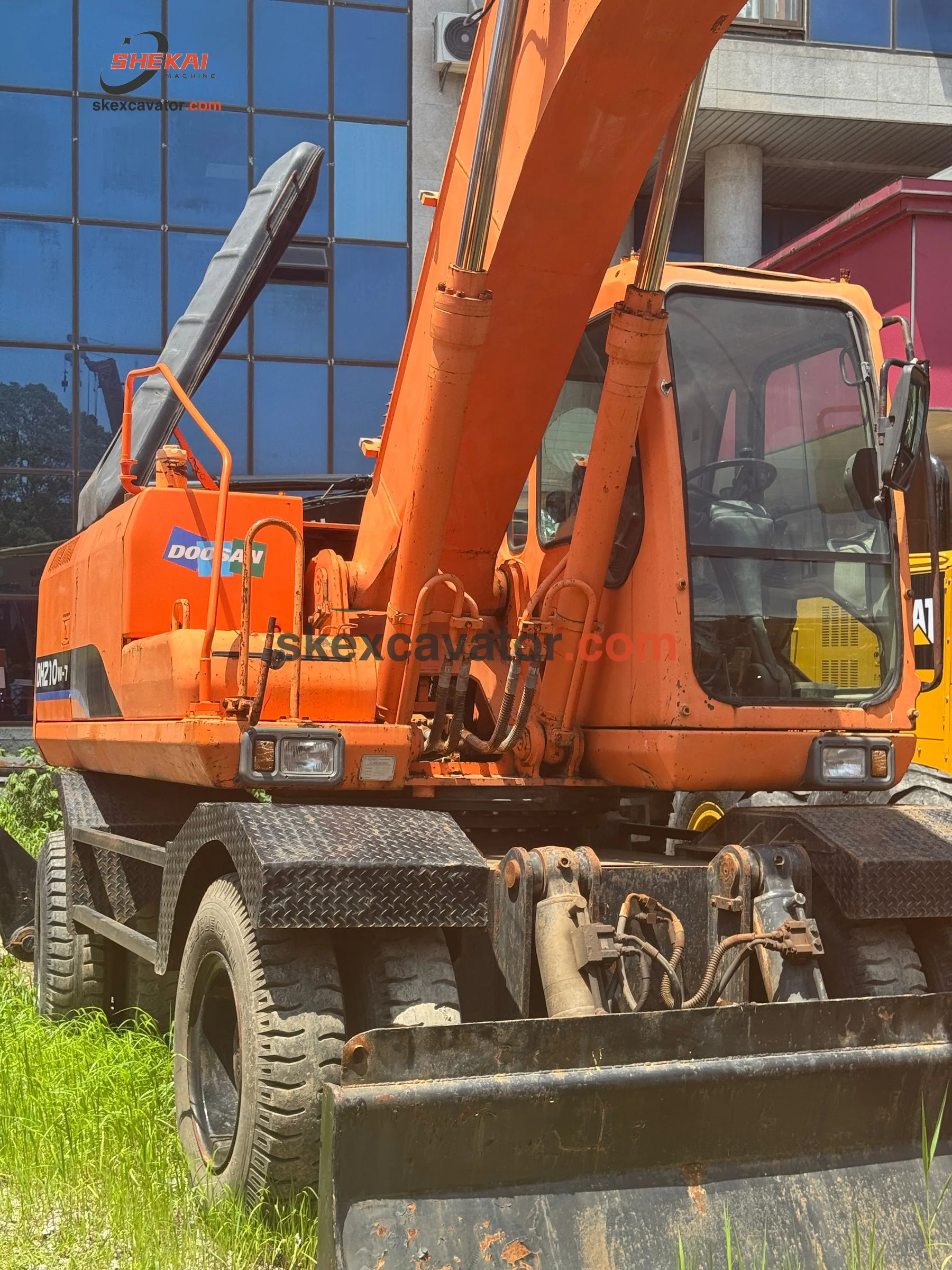 Used Doosan DH210W-7 Wheeled Excavator for sale - photo 6