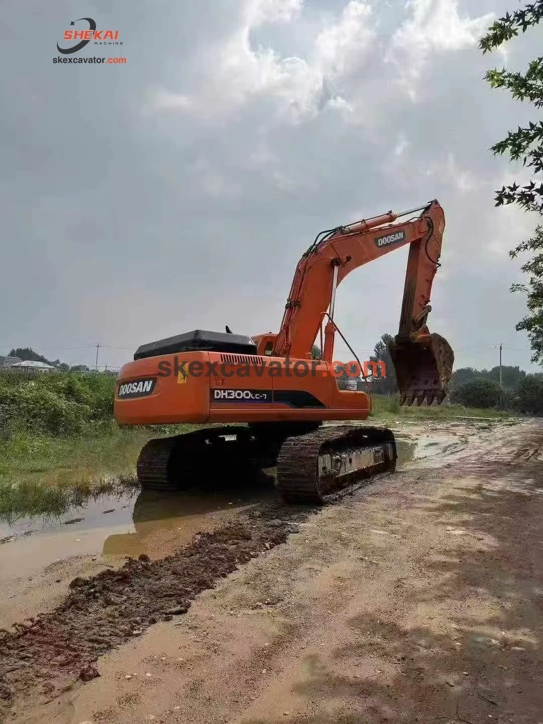 Used Doosan DH300LC-7 Crawler Excavator for sale - photo 4