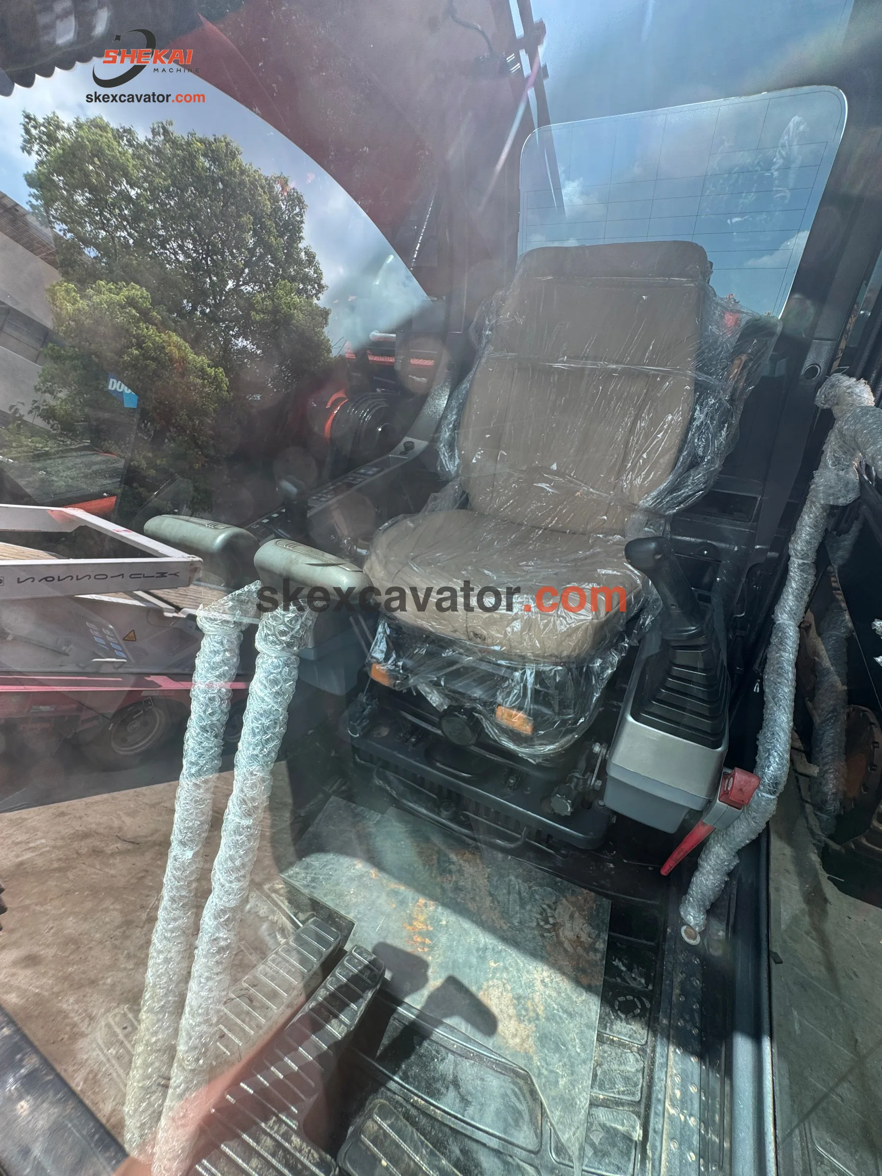 Used Doosan DX300LC-9C Crawler Excavator for sale - photo 4